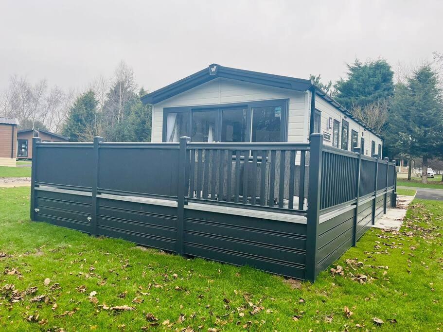Country Cabin With Hot Tub ยอร์ค ภายนอก รูปภาพ